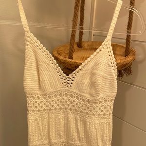 The details on this white dress 😻